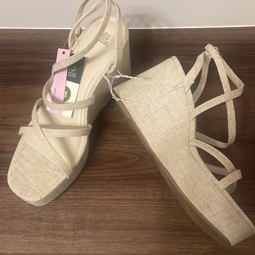 Wild Fable Ronnie Strappy Platform Wedge Heel Memory Foam Insole New size 11